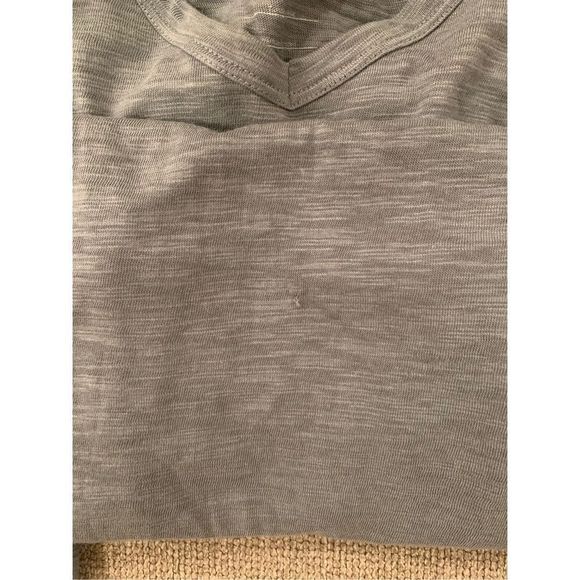 2 Vince V-neck tshirts - Picture 7 of 10